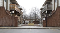 Building Photo - Glen Oak Apartments