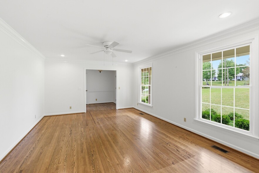 Building Photo - 213 Rising Sun Ln