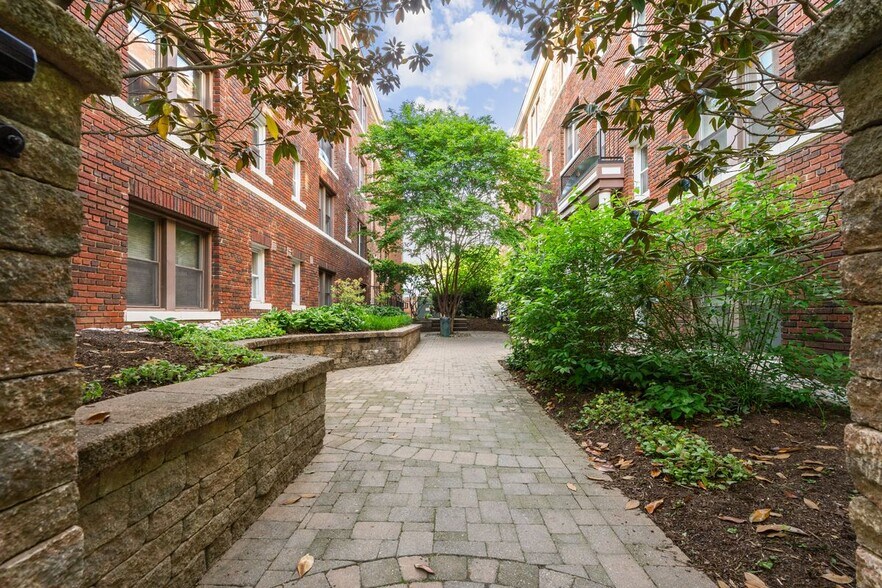 Primary Photo - 149 W St NW