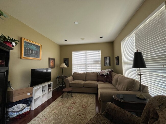 Building Photo - Stunning Upper Nazareth End Unit Townhome