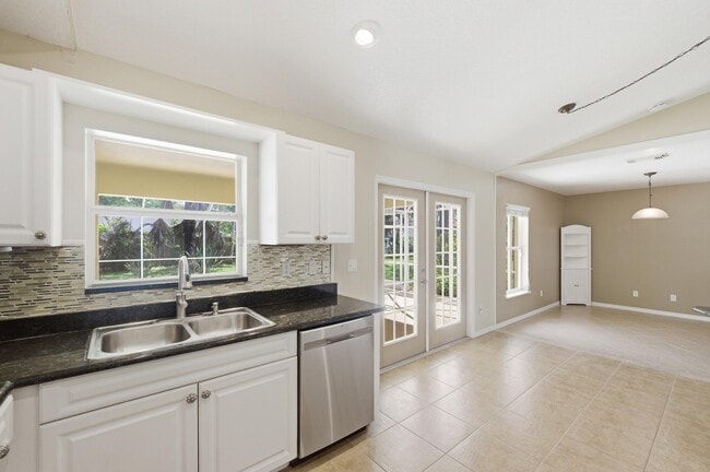 Building Photo - 1707 SE Manth Ln