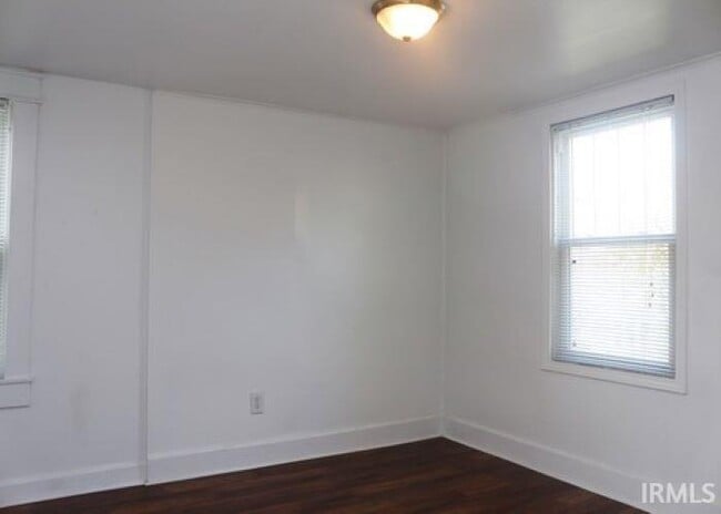 Building Photo - 609 E University St