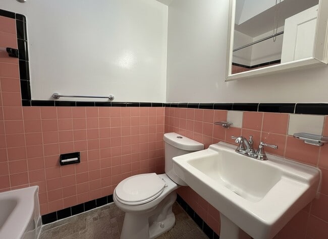 Building Photo - 119 W Madison Ave