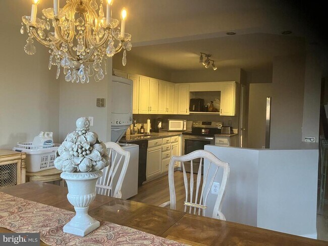 Building Photo - 7420 Westlake Terrace