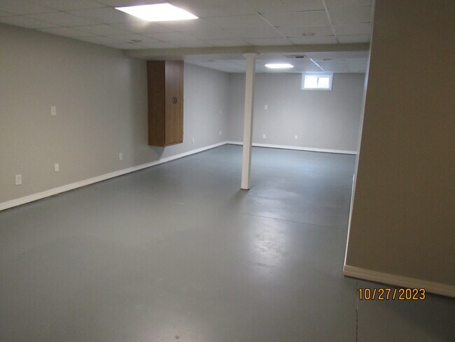 Building Photo - 2412 W Molly Ln