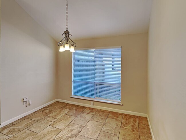 Building Photo - 19607 Lake Hollow Ln