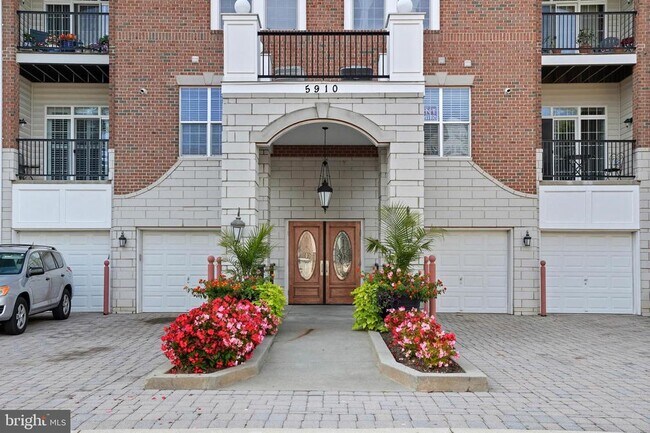 Building Photo - 5910 Great Star Dr