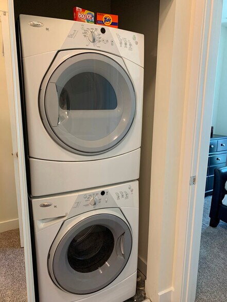 Building Photo - 544 S Church St