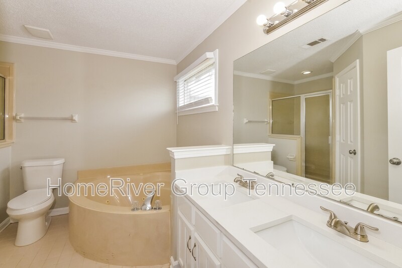 Building Photo - 2216 Lake Springs Ln