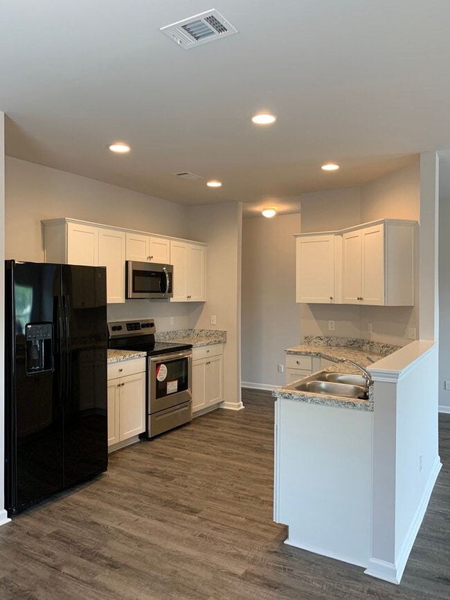 Building Photo - GET IT NOW!   New Three Bedroom | Two Bath Home in Cherokee Bend