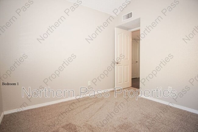 Building Photo - 1516 Cherokee Ridge Dr