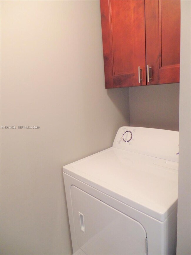 Building Photo - 1239 SW 46th Ave