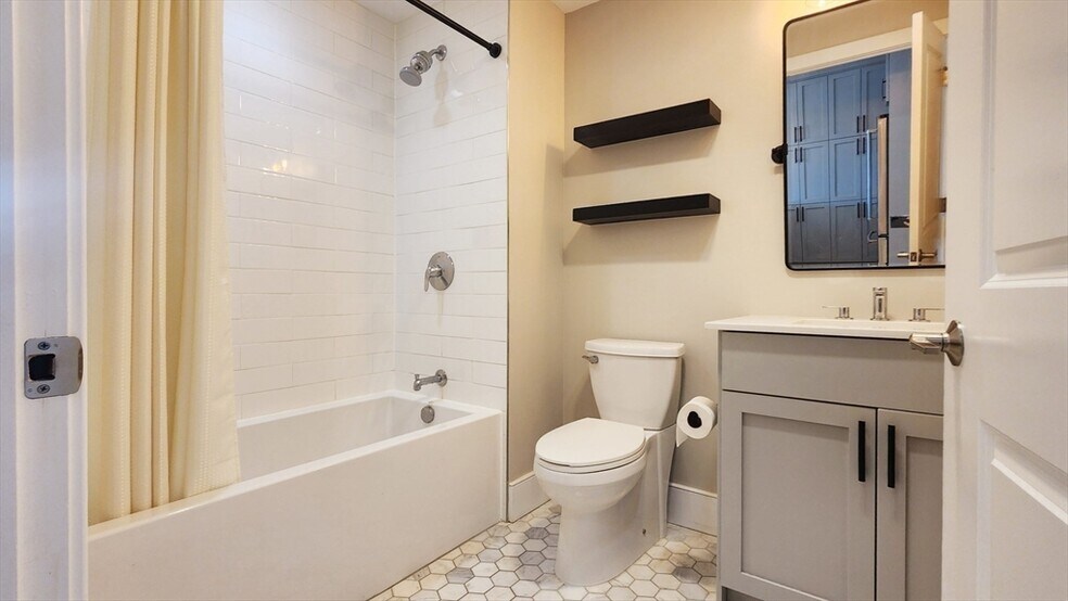 Building Photo - 30 Polk St