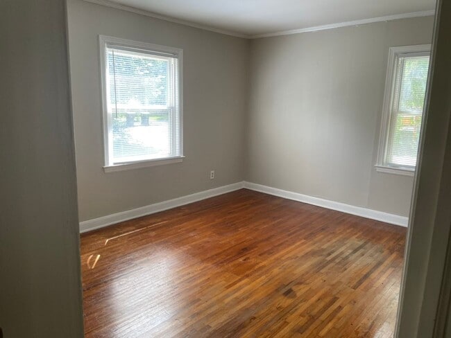 Building Photo - Cozy 2-Bedroom Home with Hardwood Floors & Spacious Yard