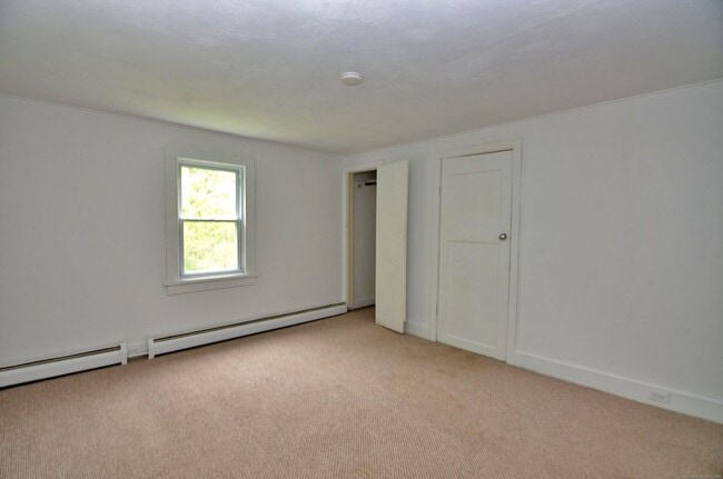 Building Photo - 10 Mountain Orchard Rd