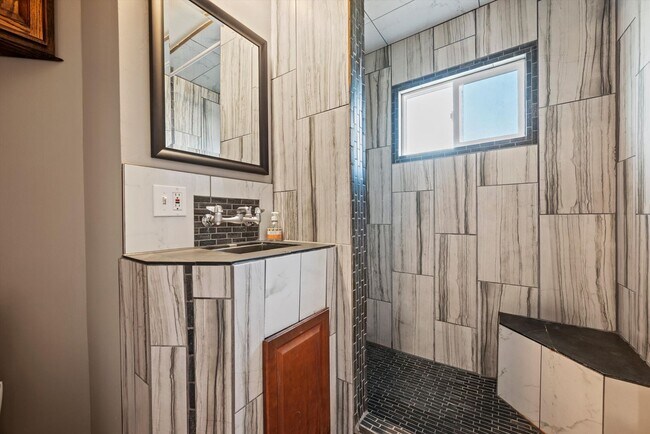 Building Photo - Updated 2 Bedroom Home in North Park Hill | Fresh Paint & Prime Denver Location