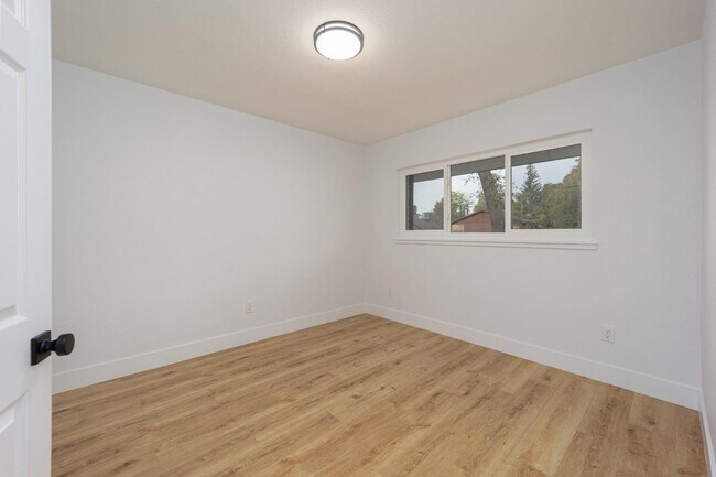 Building Photo - 1535 Hobson Ave