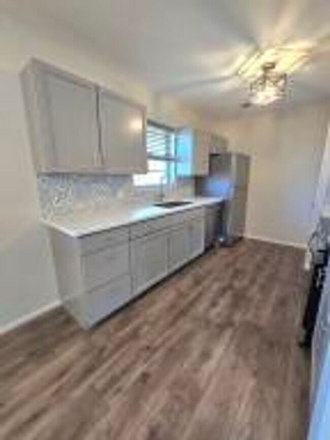 Building Photo - 2 Bed 2 Bath $1700 Rental 55+ in Vista St ...