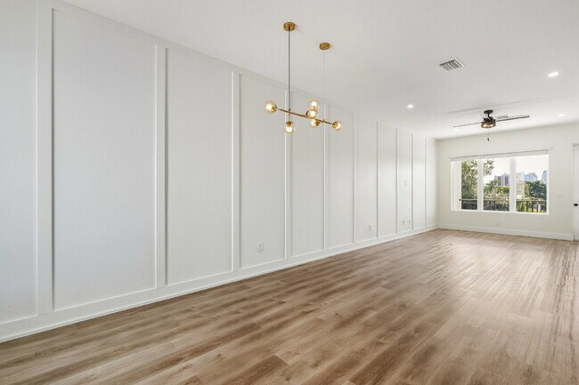 Building Photo - 3 Bedroom, 3.5 Bath Townhouse Minutes From Downtown!!!