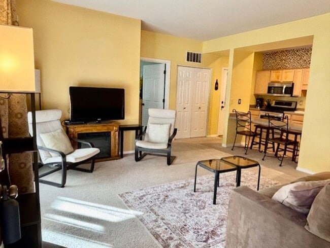 Building Photo - Furnished 2 Bedroom Condo in Sunriver!! $250 off first full months rent!