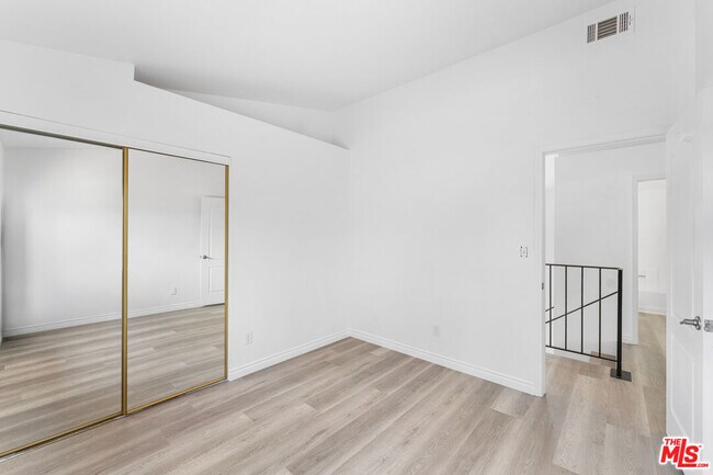 Building Photo - 37105 Zinnia St