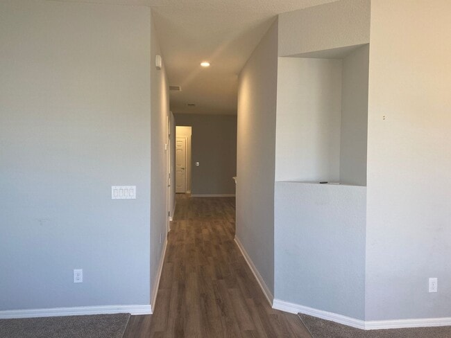 Building Photo - 4 Bedroom 3 Bath Waterfront Home in Gramercy Farms for RENT!