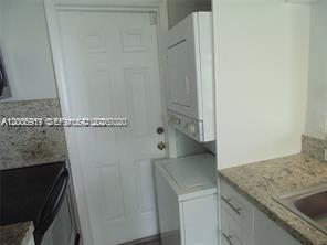 Building Photo - 820 3rd St