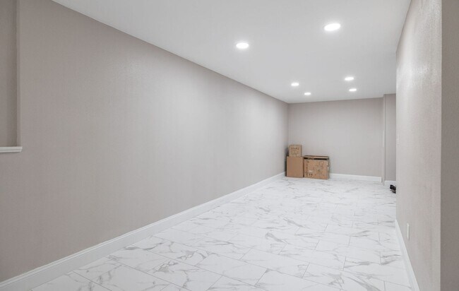 Building Photo - 4Bd/3.5Ba Home Available