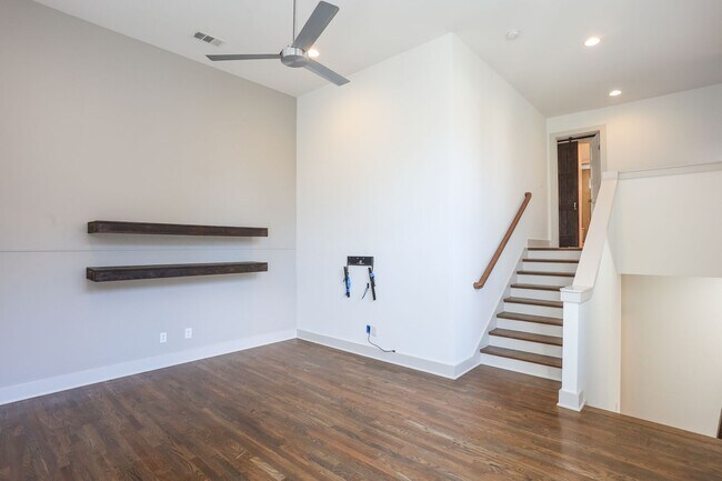 Building Photo - Beautiful Green Hills 4 BD 3 1/2 BA Home W...