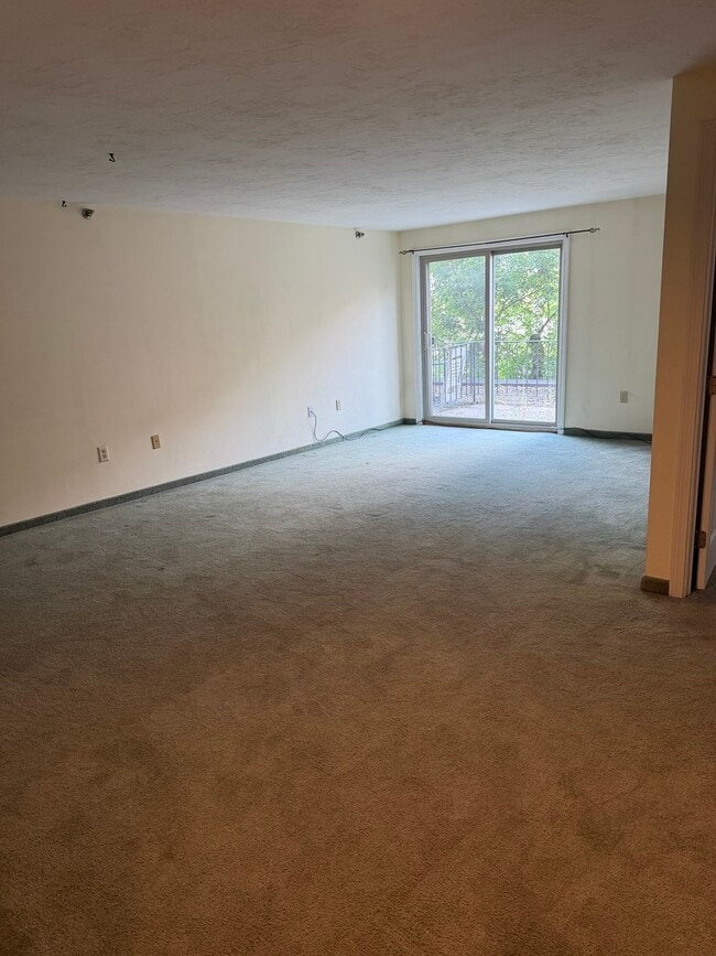 Building Photo - 44 Elm St