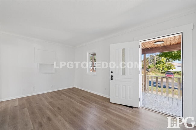 Building Photo - 4013 Caroline Ave