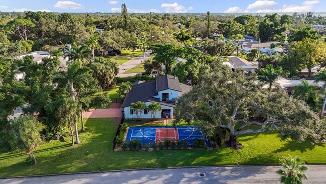 Building Photo - 612 Montezuma Dr
