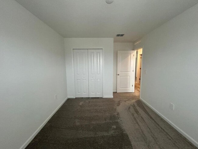 Building Photo - 5680 Portico Pl