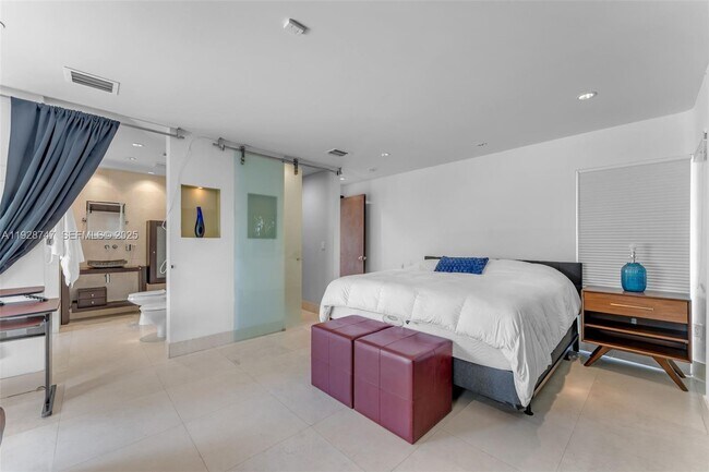 Building Photo - 655 N Mashta Dr