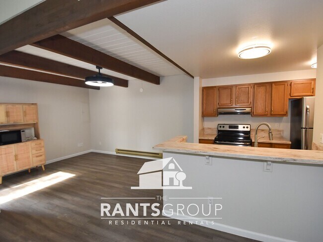 Building Photo - Charming 1-Bed / 1-Bath Townhome in Lacey!