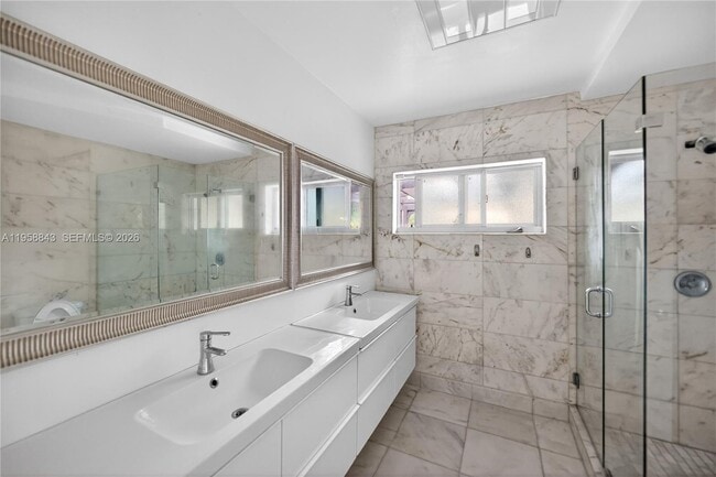 Building Photo - 1100 N Shore Dr