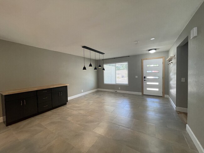 Building Photo - 7604 Sierra Azul Ave NE