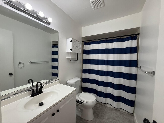 Building Photo - 6101 Woodlake Blvd