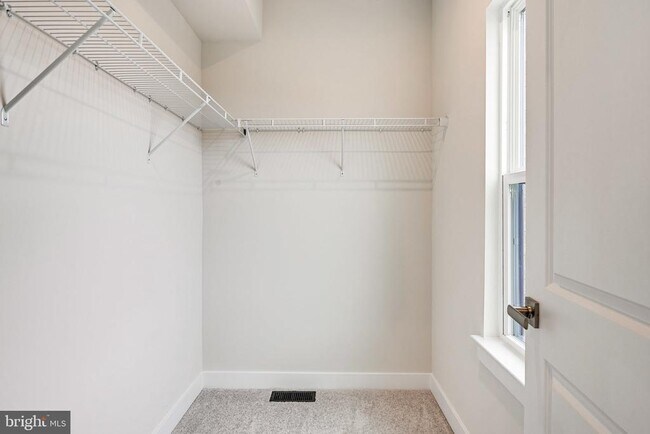 Building Photo - 14055 Sunrise Valley Dr