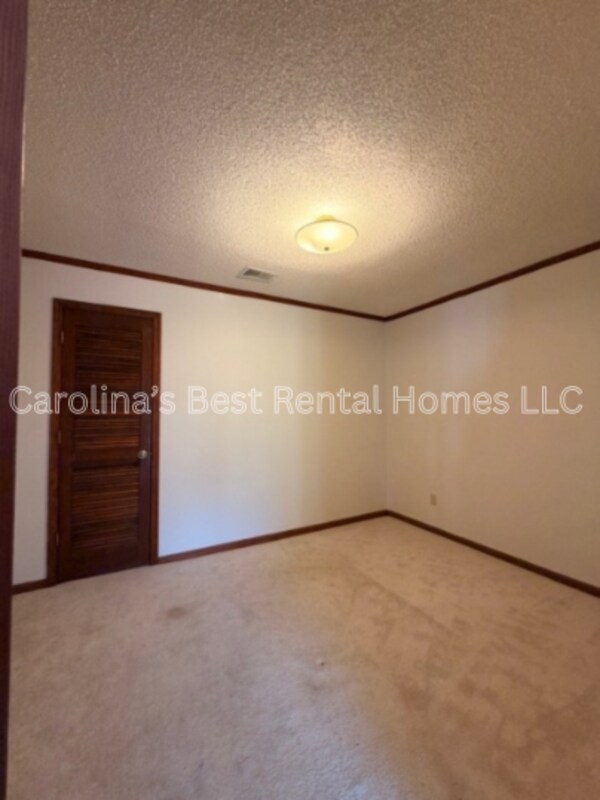 Building Photo - 250 Running Deer Rd