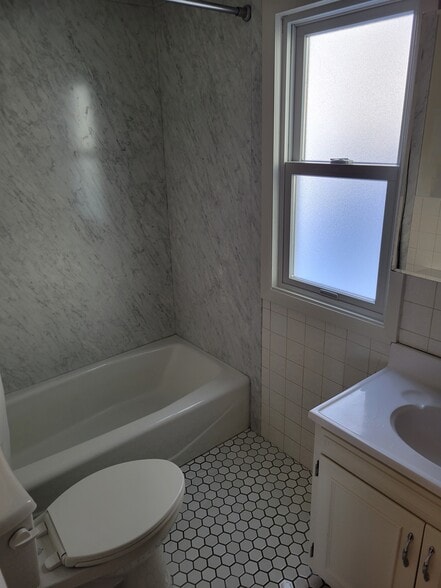 Building Photo - 1966 Rome Ave