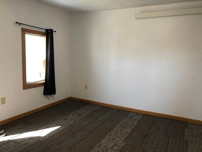 Building Photo - Cute House for Rent in quiet neighborhood