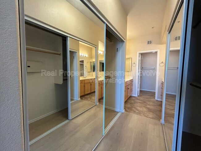 Building Photo - 425 W Rio Salado Pkwy