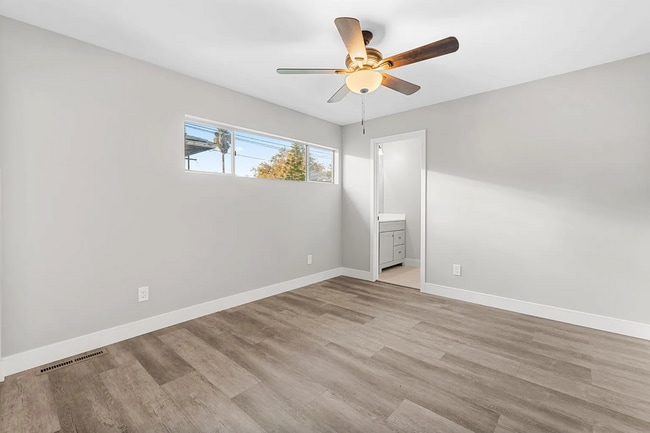 Building Photo - So many bathrooms!