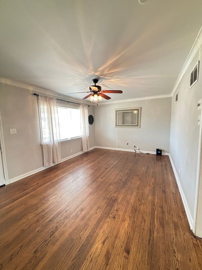 Building Photo - FURNISHED RENTAL IN MIDTOWN!!