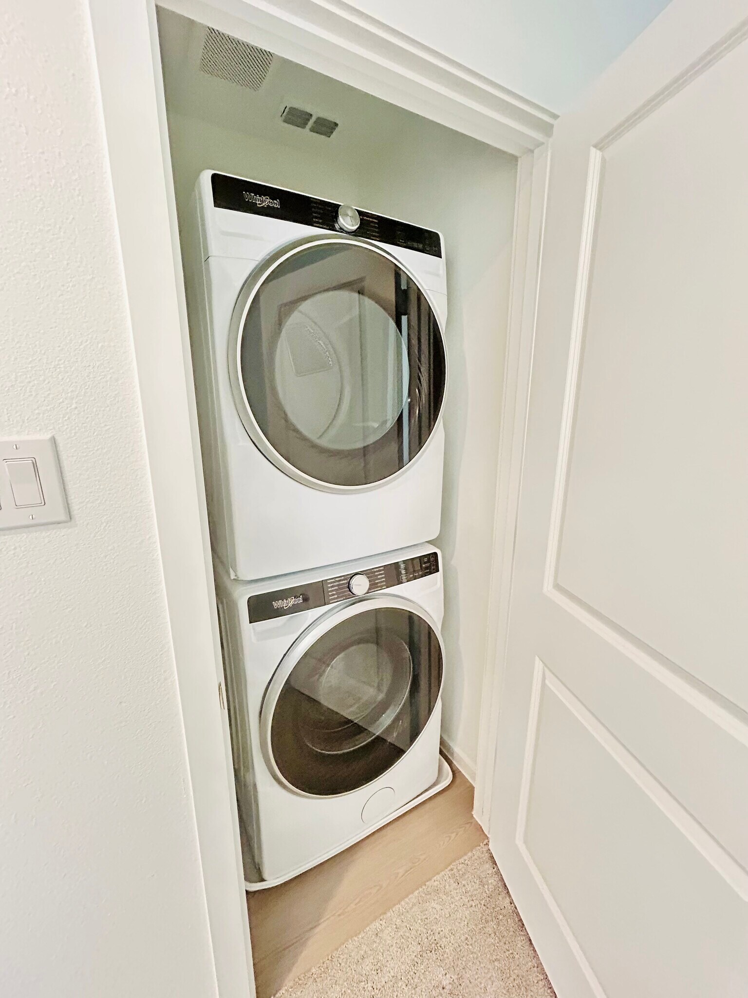 Contemporary Washer/Dryer - 806 Sandhill Crane Ln