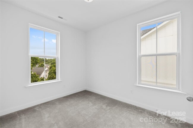 Building Photo - 5018 Layman Dr
