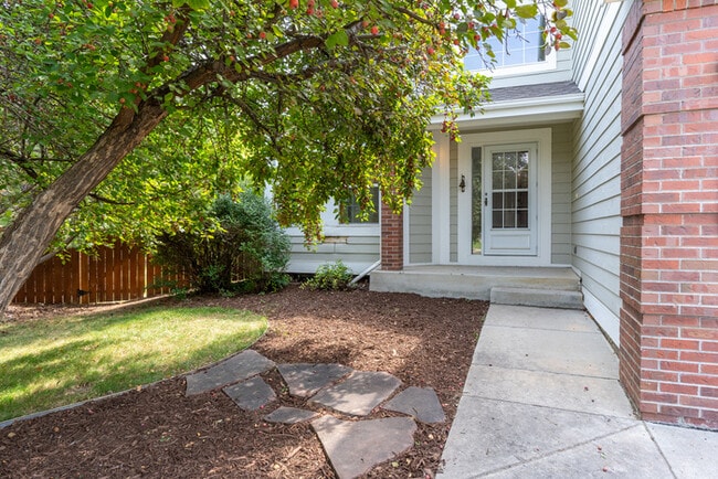 Building Photo - 4 Bedroom Home with 3 Car Garage! Move-in ...