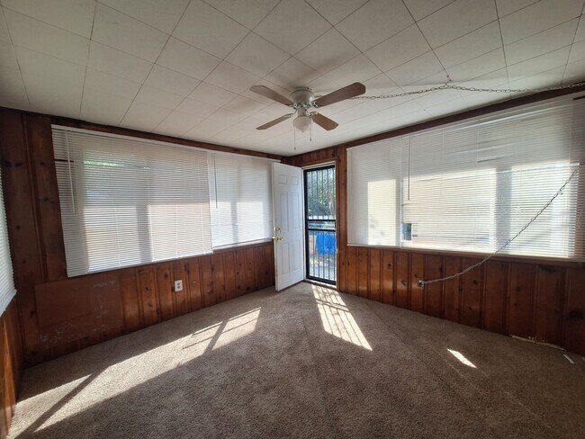 Building Photo - Come see your new home!