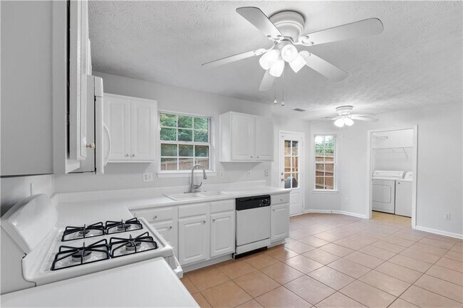 Building Photo - 3870 Safehaven Dr